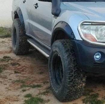 Aletines tipo Bushwacker +10 adaptables para Mitsubishi Montero DID  5 puertas